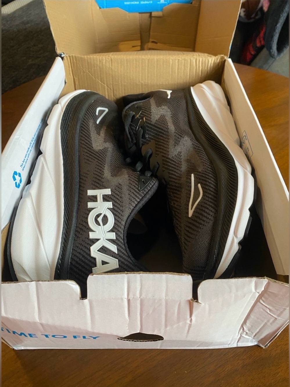 Hoka Clifton 9 Men’s size 11 black & white running shoes New in Box - Picture 3 of 9